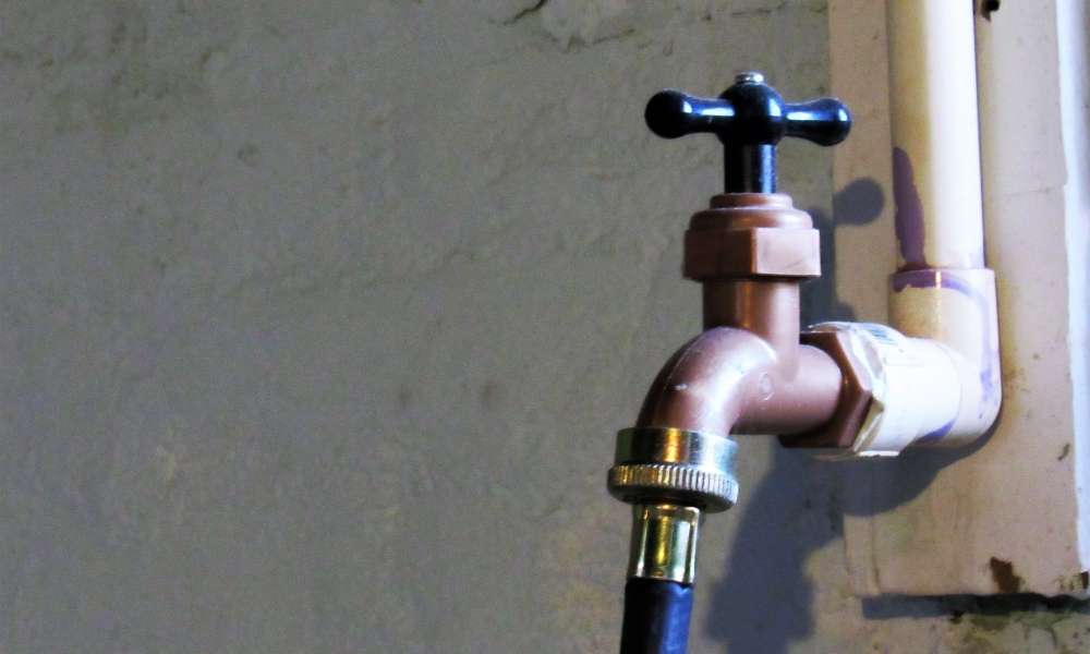How do you defrost a hose spigot?