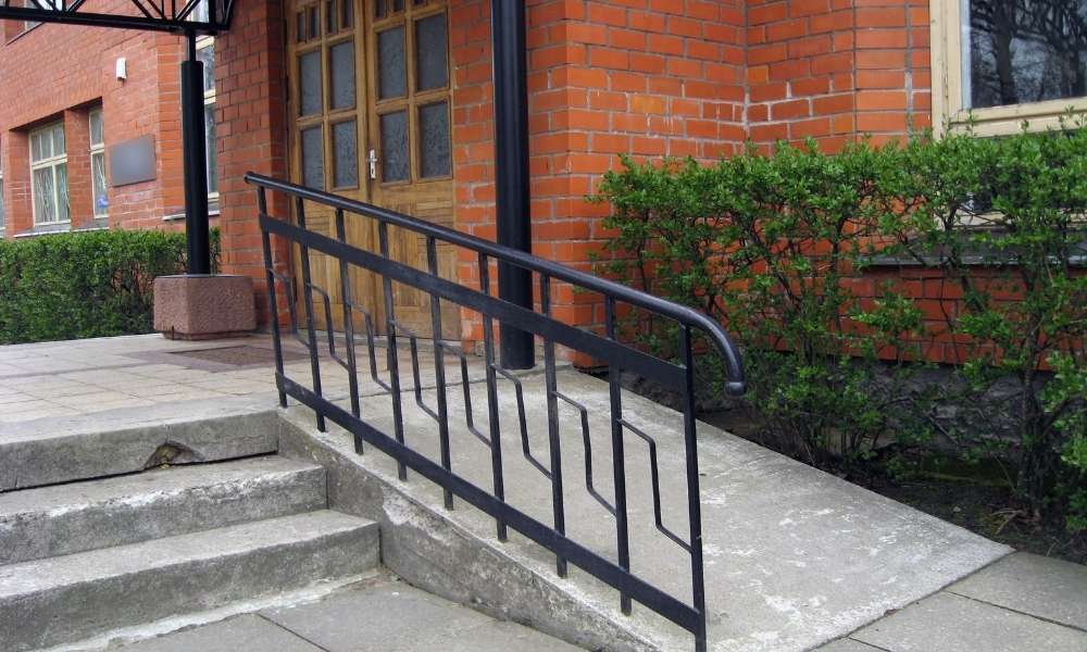 How do you make a wheelchair ramp for one step?