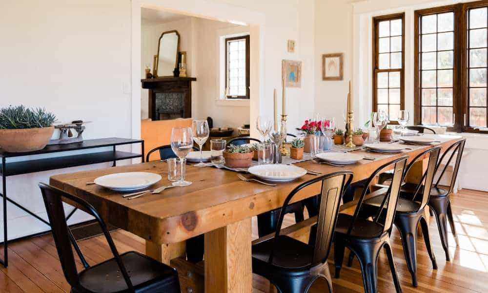 Fill Up Extra Spaces With Extra Dining Chairs