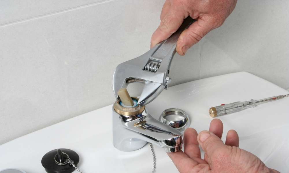 How to install a new kitchen faucet