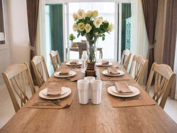 Set Up A Staging Dining Room Table