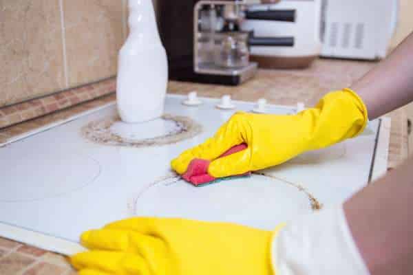 Applying The Degreaser For Degrease Kitchen Cabinets