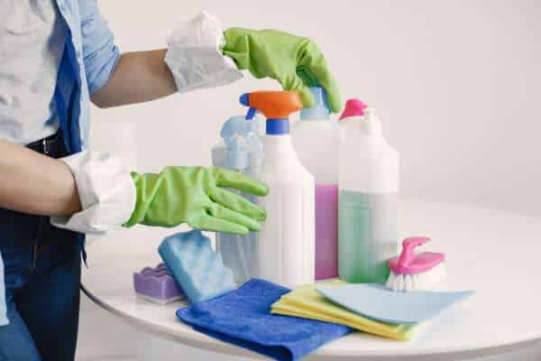 Preparing For Cleaning For Degrease Kitchen Cabinets